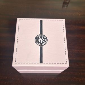 Bond number 9 Madison Ave., New York City box